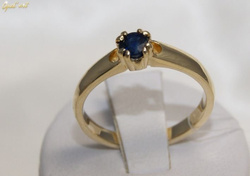 Pierścionek z szafirem, ze złota żółtego Pi 350g