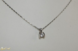 Naszyjnik z brylantem ze złota białego 23