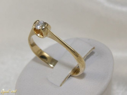 Pierścionek z brylantem, ze złota żółtego Pi 353