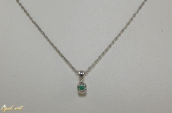 Naszyjnik ze szmaragdem ze złota białego 14