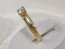 Pierścionek z brylantem, ze złota żółtego Pi 350