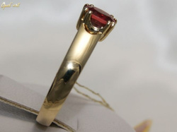 Pierścionek z rubinem ze złota żółtego Pi 350c
