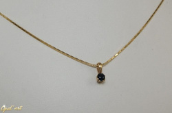 Naszyjnik z szafirem ze złota żółtego 05a