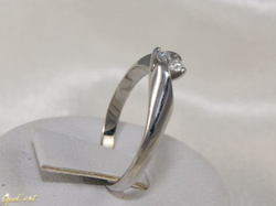 Pierścionek z brylantem, ze złota białego Pi 298